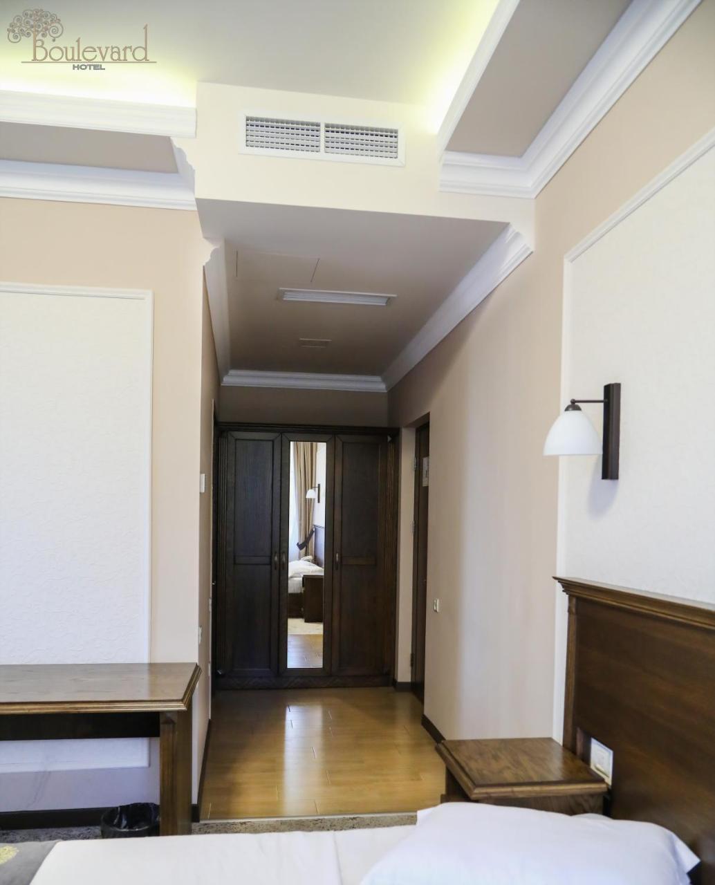 Boulevard Hotel Γιερεβάν Εξωτερικό φωτογραφία